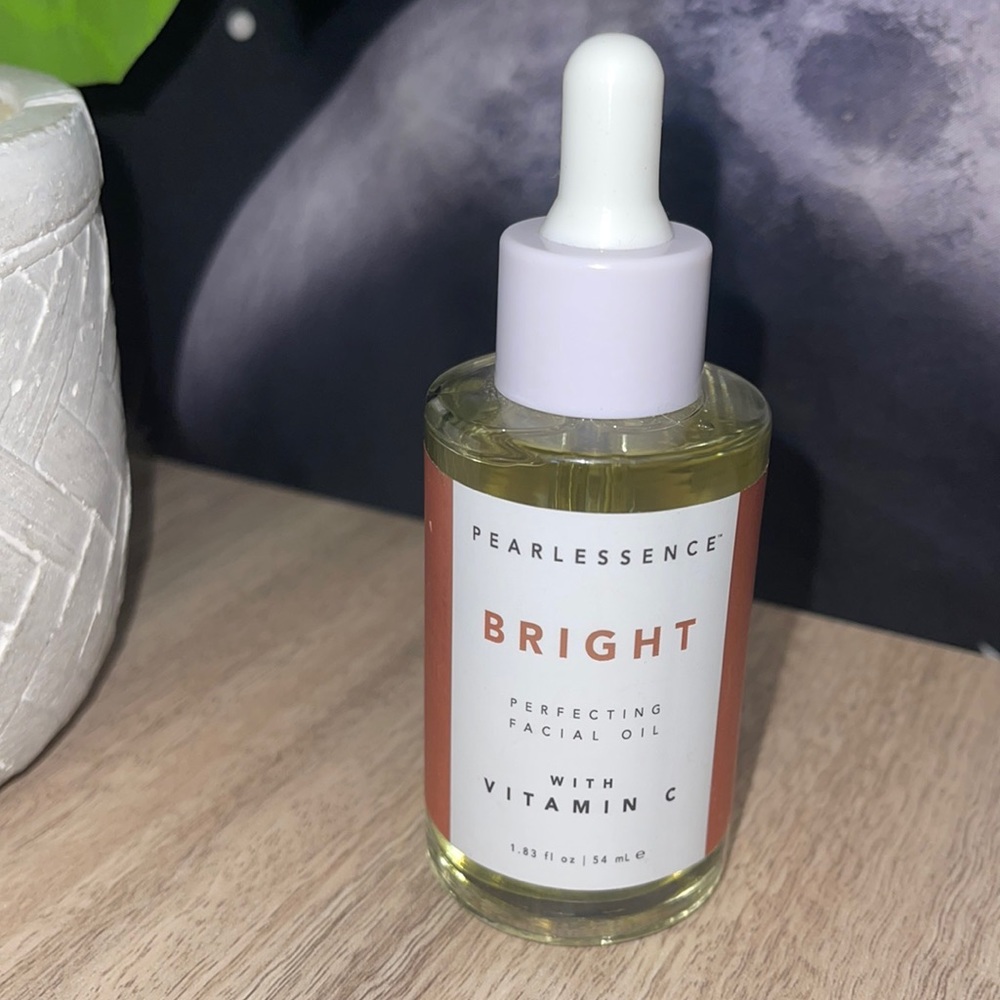 New Pearlessence Bright Perfecting Facial Oil w/ Vitamin C 1.83 fl oz